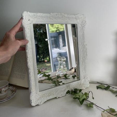 Зеркало в деревянной раме 31х36 см