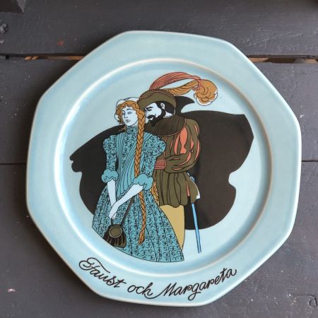 Тарелка 27 см Фауст с Маргаритой Hoganas Keramik 