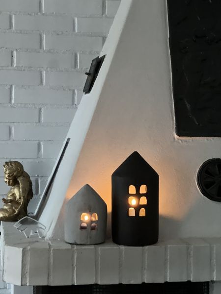 Подсвечник Серый дом 20 см керамика Швеция