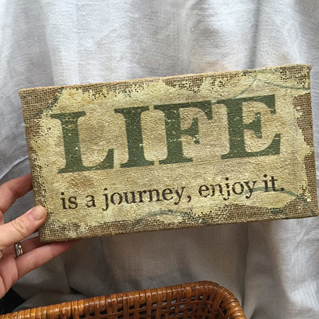 Табличка ткань на деревянной раме "Жизнь - это приключение..."