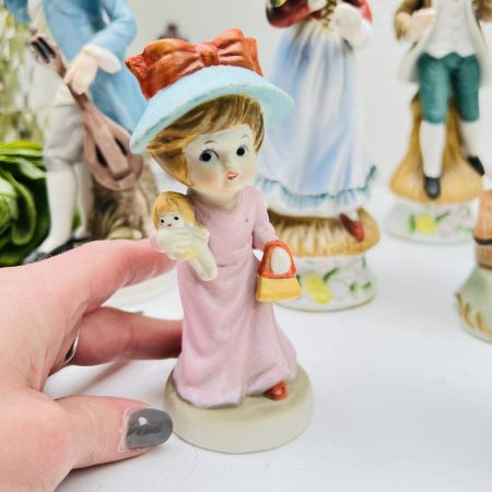 Статуэтка Девочка с куклой 13 см бисквитный фарфор