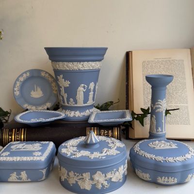 Ваза Wedgwood 17 см бисквитный фарфор Англия