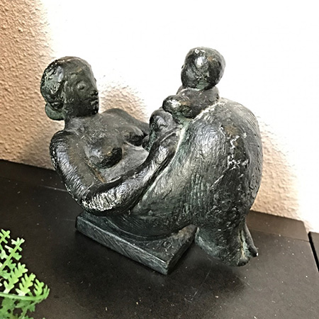 Статуэтка Мать и дитя камень