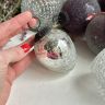 Елочная игрушка серебро кракелюр 8 см стекло металл    