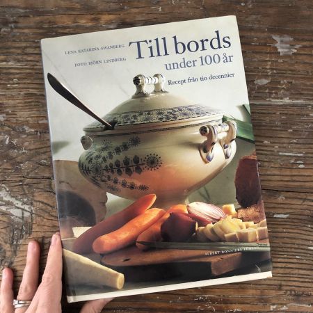 Кулинарная книга со старинными рецептами на шведском на 144 стр.