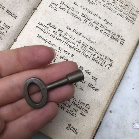 Ключ 4,2 см металл