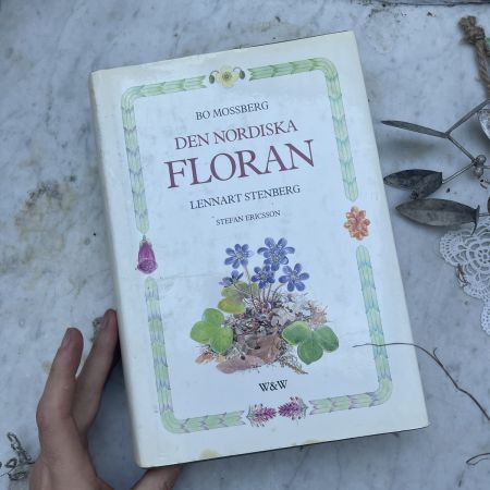 Книга Северная флора в жестком переплете