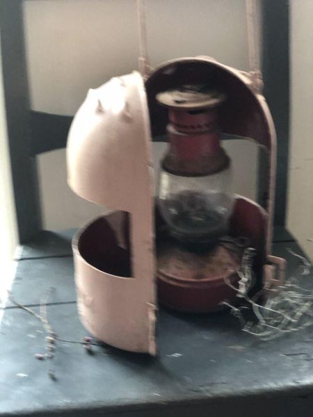Фонарь Лампа керосинка подсвечник в металлическом розовом корпусе Германия