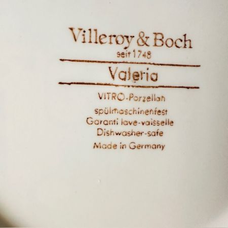 Тарелка глубокая ВиллеройБох Valeria красный 22 см Германия 1940-1970 гг.  
