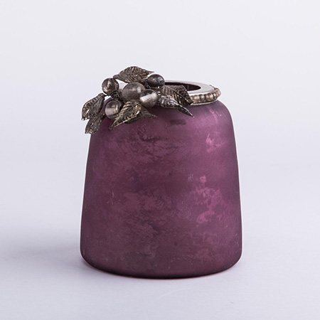 Подсвечник пурпурный стакан и металлические цветы