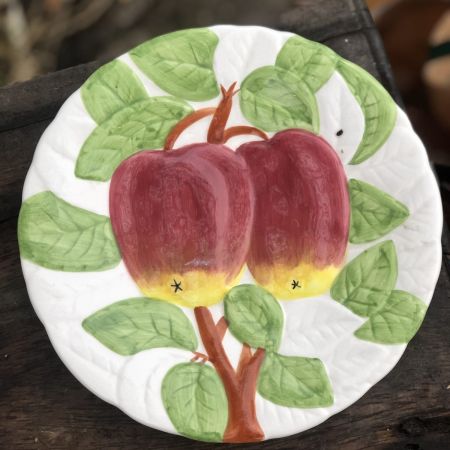 Тарелка с рельефным рисунком Красное яблоко 21 см Rustic