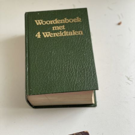 Книга словарь 4 языка Woordenboer Голландия 1991 г.