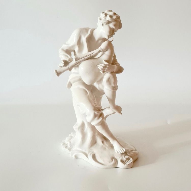 Статуэтка скульптура Музыкант фарфор Каподимонта Италия