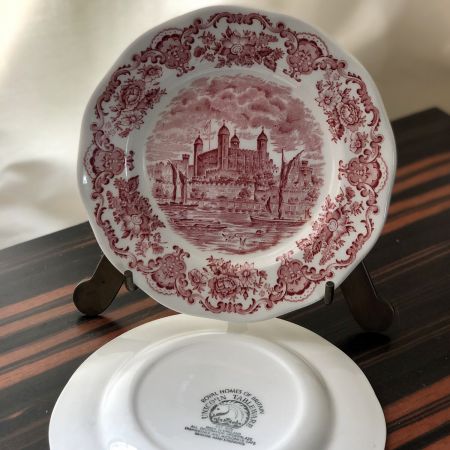 Тарелка красная 19,5 см. Unicorn Royal Homes of Britain