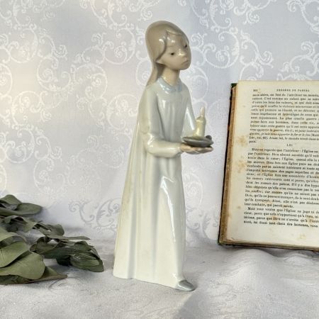 Статуэтка Девочка со свечой NAO by Lladro 20 см Испания
