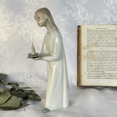 Статуэтка Девочка со свечой NAO by Lladro 20 см Испания