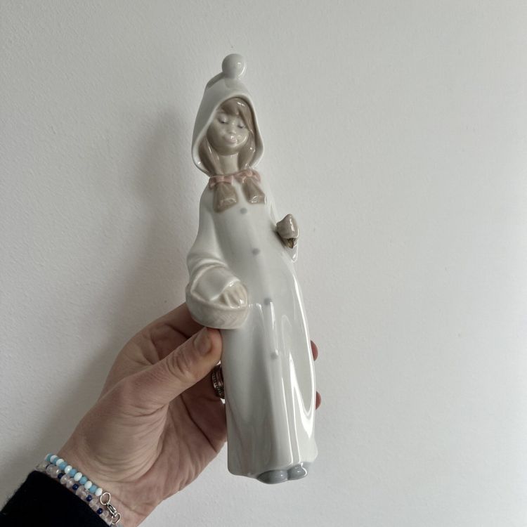 Статуэтка Девочка с корзиной Lladro Испания
