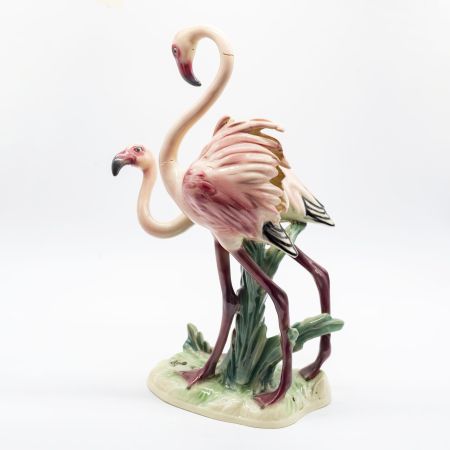 Статуэтка Фламинго очень большая (шея склеяна 2 раза у 1-го)
