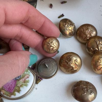 Пуговица мундирная маленькая Лев C.A.P.A Брюссель 1,5 см латунь