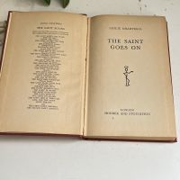 Книга 1951 The Saint goes on Leslie Charteris на анг. яз.