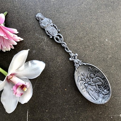 Ложка оловянная с объемным фронтальным изоброжением