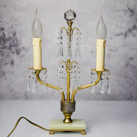 Светильник настольный на две лампы на мраморном основании с хрустальными подвесками
