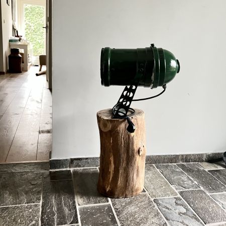 Светильник прожектор на деревянном основании