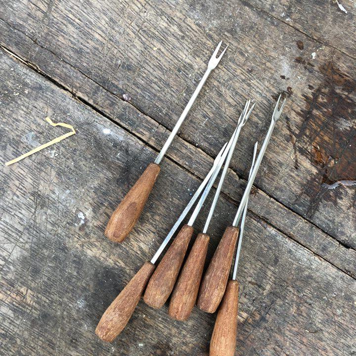 Вилка для улиток 11 см с деревянной ручкой сталь