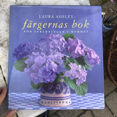 Книга Laura Ashley Fargernas bok for inredningen i hemmet