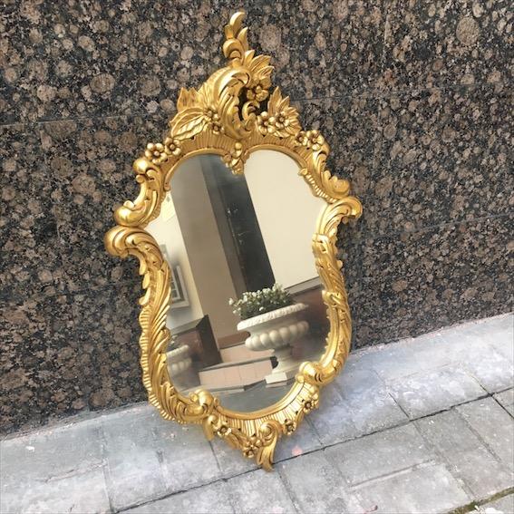 Зеркало большое в цветочной деревянной раме в стиле рококо