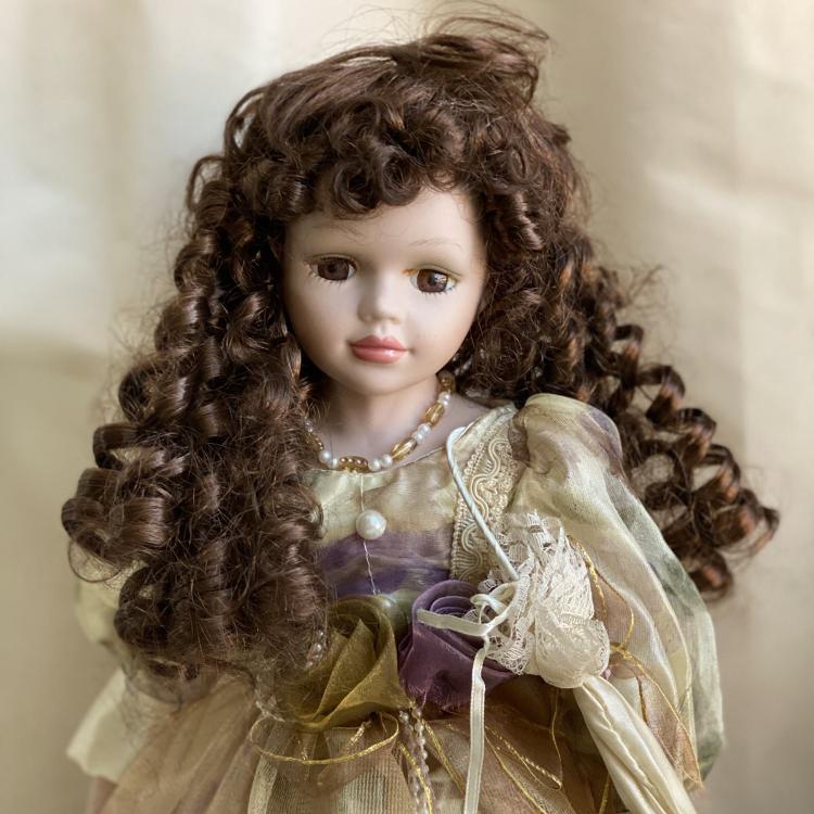 Кукла 42 см номерная Gillian, фарфор, подставка