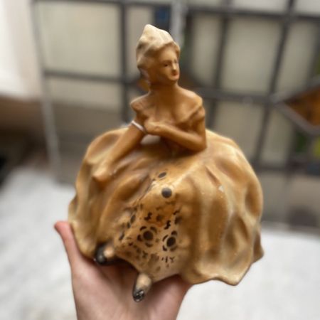 Статуэтка Дама на балу керамика