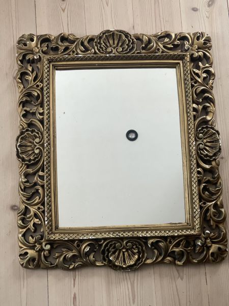 Зеркало в деревянной раме с лепным декором 65х55 см