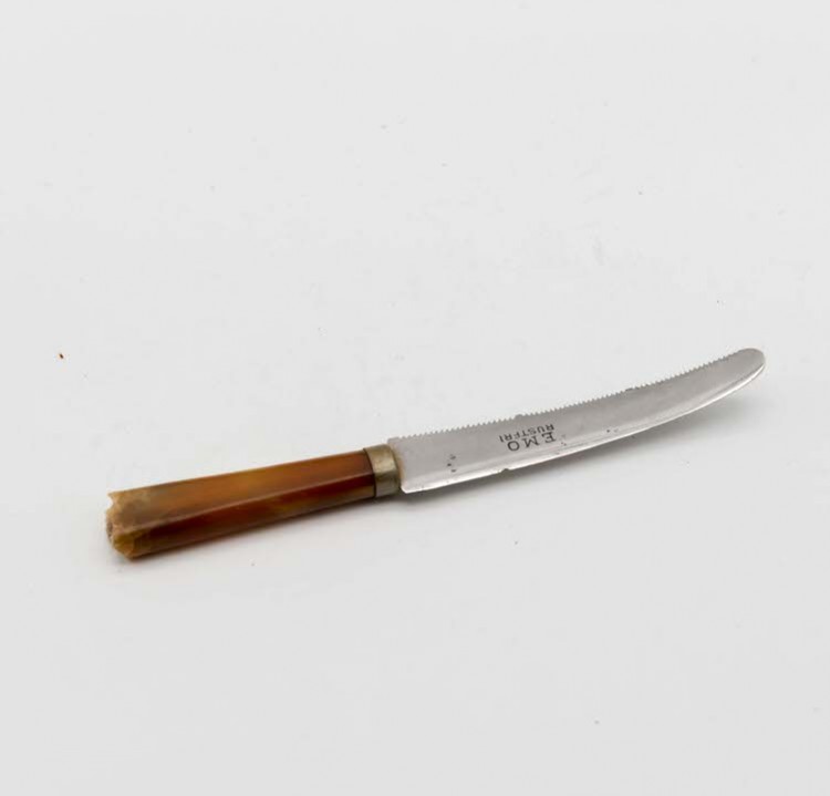 Нож с лезвием-пилка (искривление и брак)