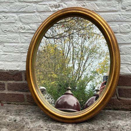 Зеркало в овальной деревянной раме 48х57 см
