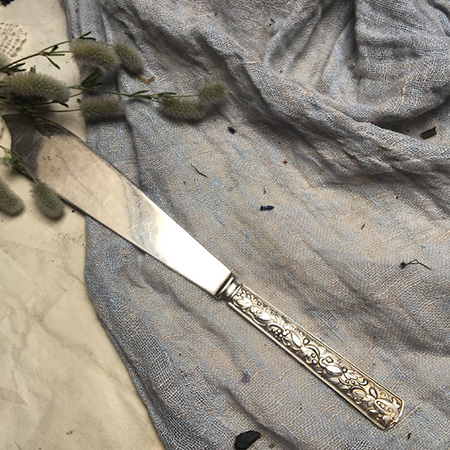 Нож лопатка для торта Цветы на ручке 25 см мельхиор