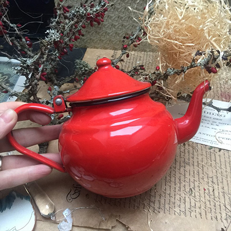 Чайник заварочный эмалированный красный