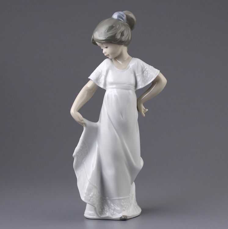 Статуэтка Nao by Lladro Девочка в платье 22 см Испания 