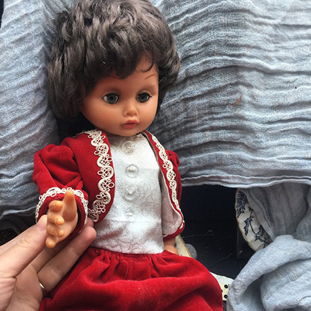 Кукла в бархатном платье