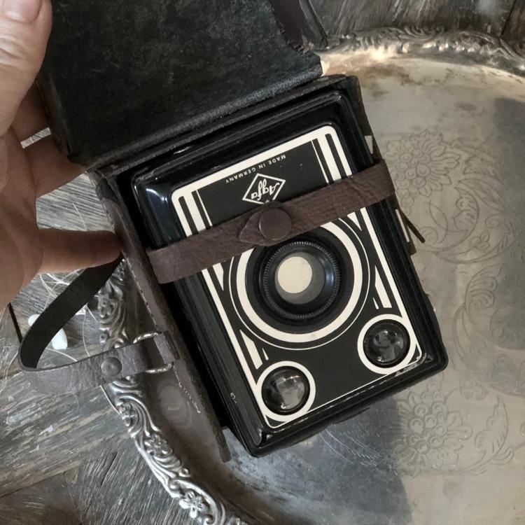Фотоаппарат старинный в чехле