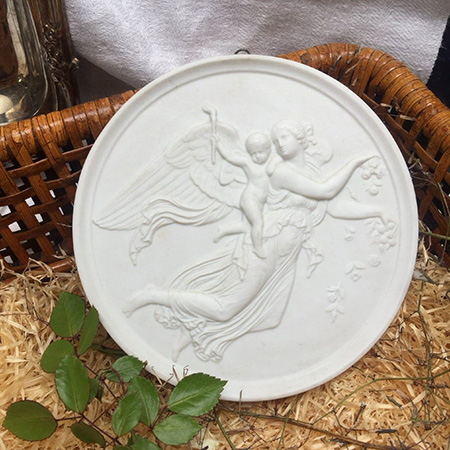 Медальон панно Богиня с ангелом фарфор Дания
